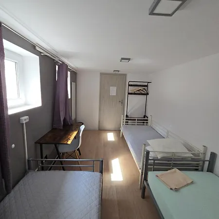 Rooms4Rest Wiertnicza - Private Rooms For Tourists-2